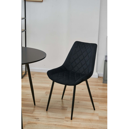 Welurowe krzesło tapicerowane pikowane SJ.0488 Czarne aranżacja salonu