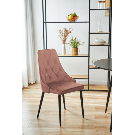 Welurowe krzesło tapicerowane pikowane SJ.054 Różowe aranżacja salonu
