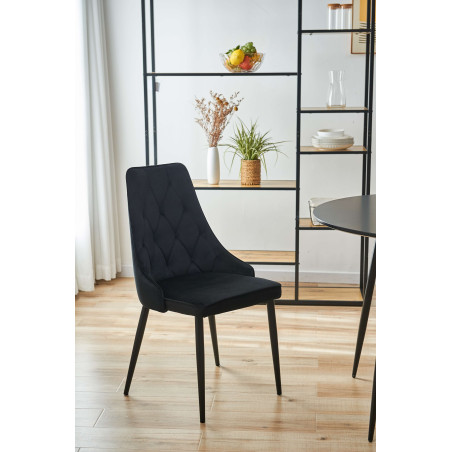 Welurowe krzesło tapicerowane pikowane SJ.054 Czarne aranżacja salonu