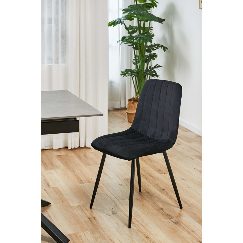 Welurowe krzesło tapicerowane pikowane SJ.9 Czarne aranżacja salonu