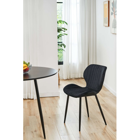 Welurowe krzesło tapicerowane pikowane SJ.17 Czarne aranżacja