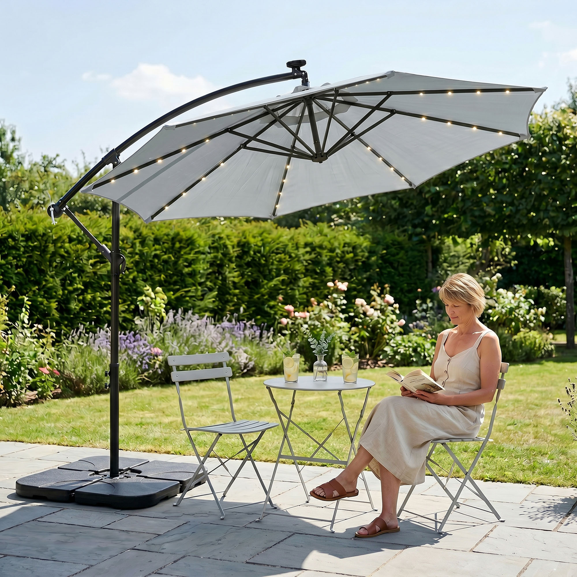 Parasol ogrodowy MILIN jasnoszary z oświetleniem LED waga 12,7 kg wymiary 300x00x45 cm - Sklep.akord.net.pl - AKORD Meble