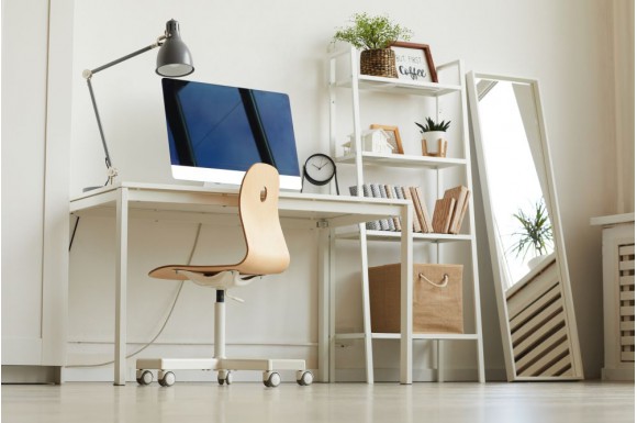 Sposoby na wyposażenie domowego biura, aby praca zdalna była przyjemniejsza